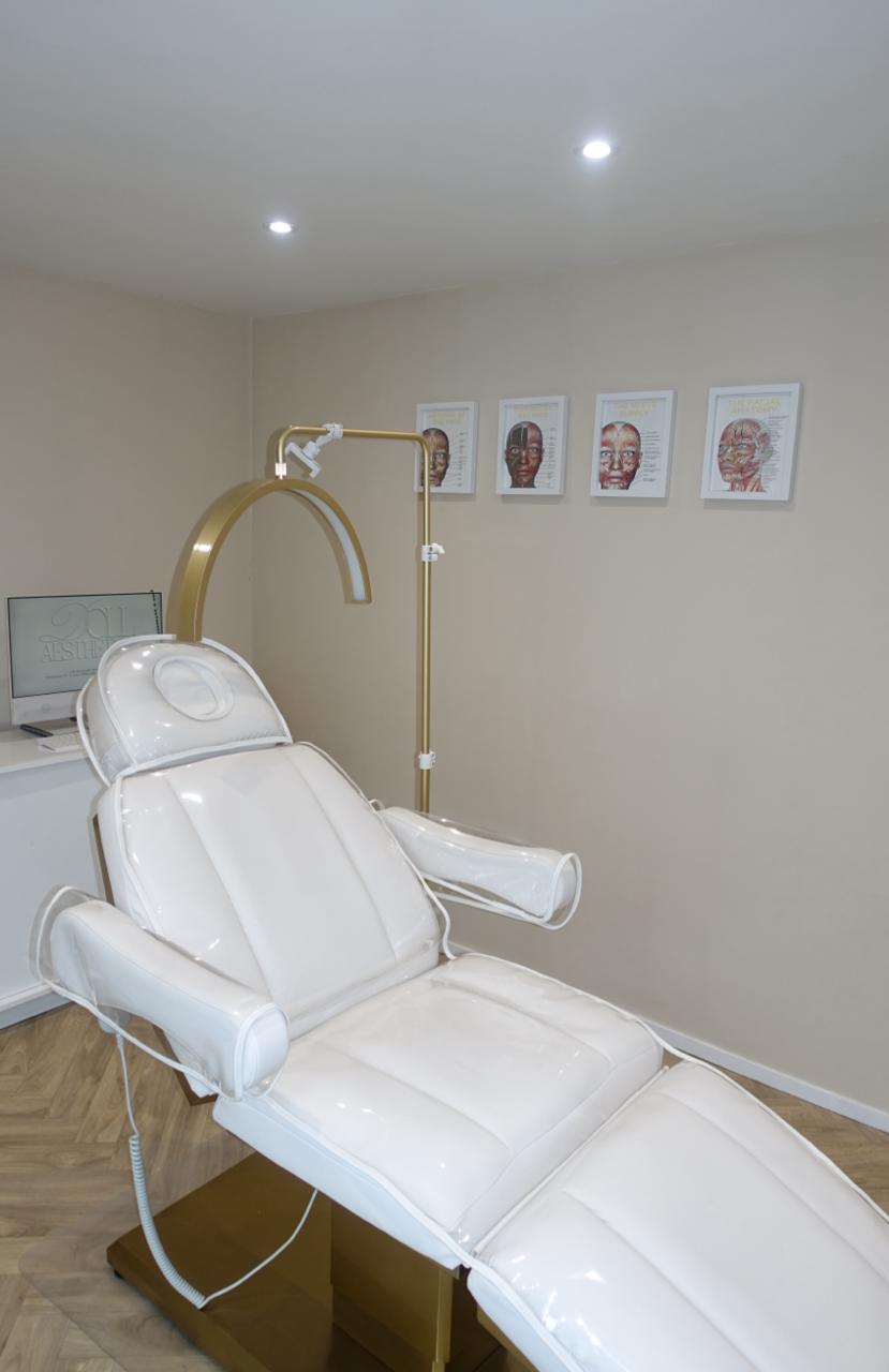 Treatment chair and facial treatment equipment inside the Doll Aesthetics & Beauty clinic